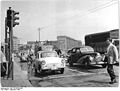 Bundesarchiv Bild 183-58282-0002, Berlin, der neue Pkw 'Trabant'.jpg