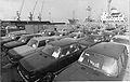 Bundesarchiv Bild 183-J0603-0600-001, Rostock, Überseehafen, Wartburgs warten auf Verladung.jpg