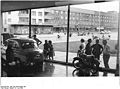 Bundesarchiv Bild 183-C0722-0001-002, Eisenhüttenstadt, Leninallee, Autohaus.jpg