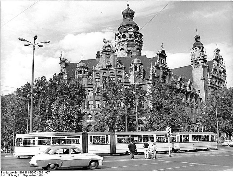 Datei:Bundesarchiv Bild 183-D0903-0091-007, Leipzig, Neues Rathaus, Straßenbahn.jpg