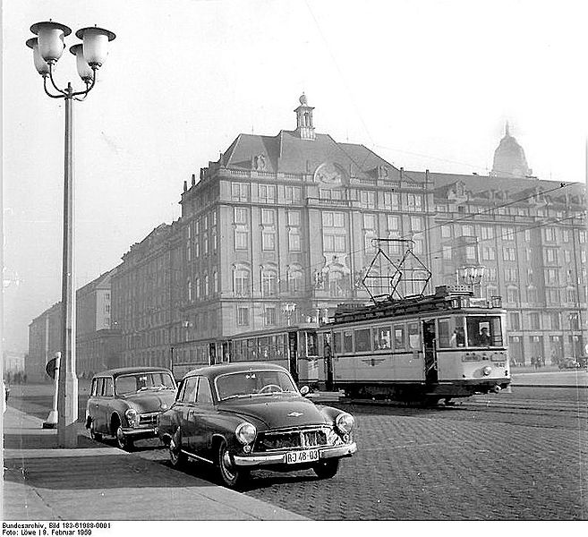 Datei:Bundesarchiv Bild 183-61988-0001, Dresden, Altmarkt, Ernst-Thälmann-Straße, Straßenbahn.jpg
